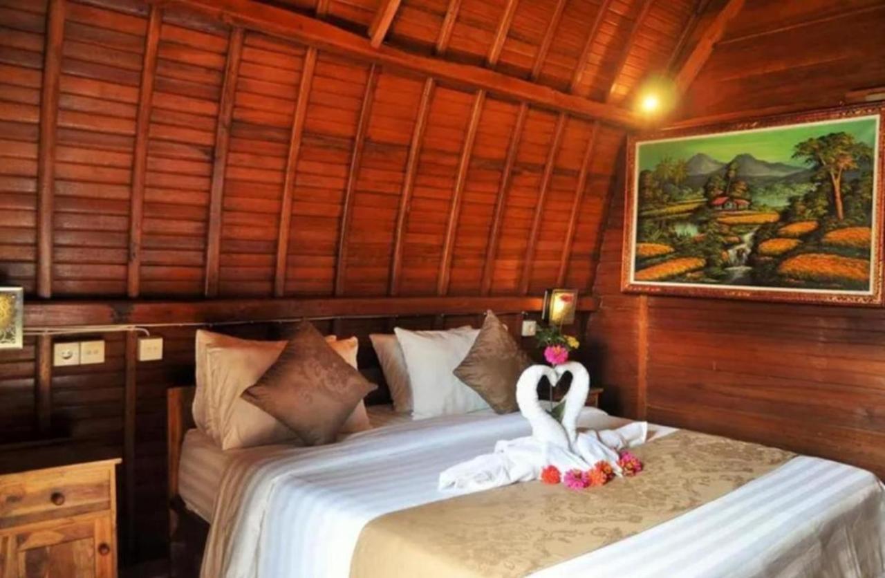 The Peace Arta Bungalow Batununggul Exterior photo